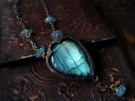 Sant Elena Labradorite Arch Amulet Online